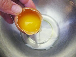 ĐIỀU TRỊ NÁM DA HIỆU QUẢ BẰNG LÒNG TRẮNG TRỨNG
